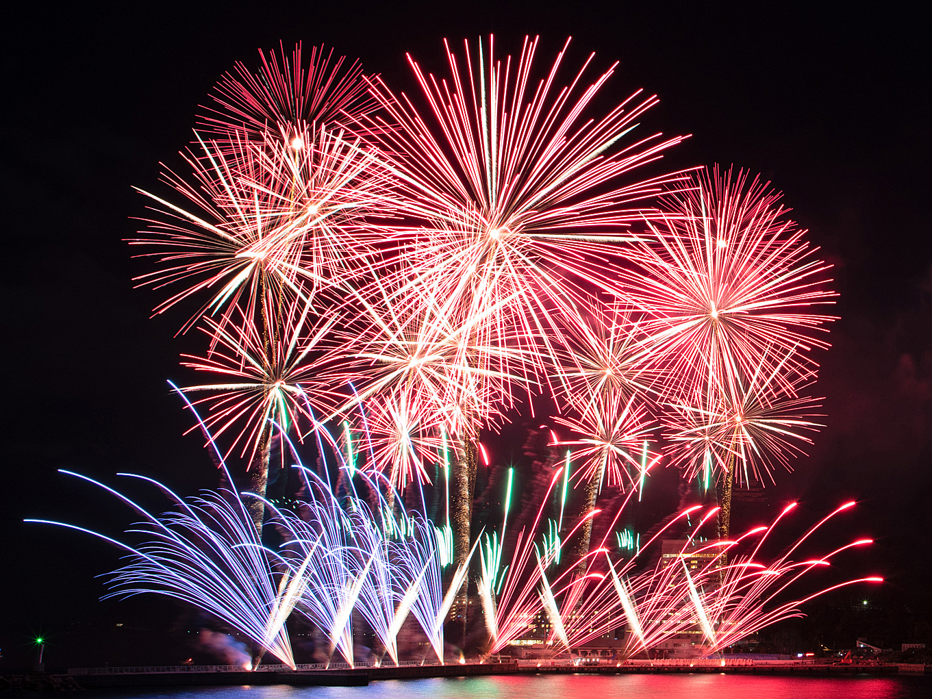 🎇市内で開催される花火大会に行こう🎆