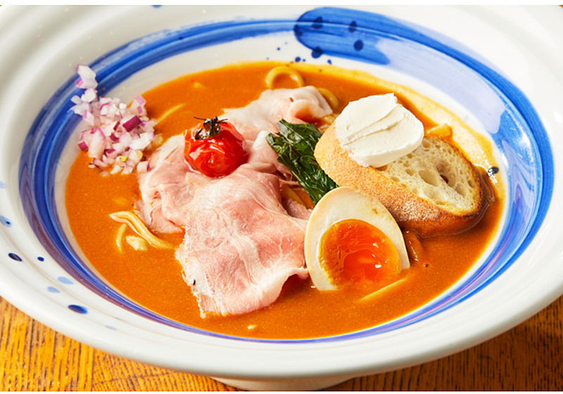 【水道橋で話題のオマール海老ラーメン🦐】を食べる女子会