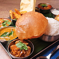 【百名店】都内でここだけ！？ナン好きな人が食べたら絶対ハマってしまう禁断のパン「パロタ」が食べれる本場のお店に行こう🥐