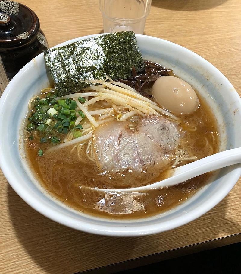 替え玉が無限におかわりできる！？美味しい豚骨ラーメンを食べに行こう🍜🍥