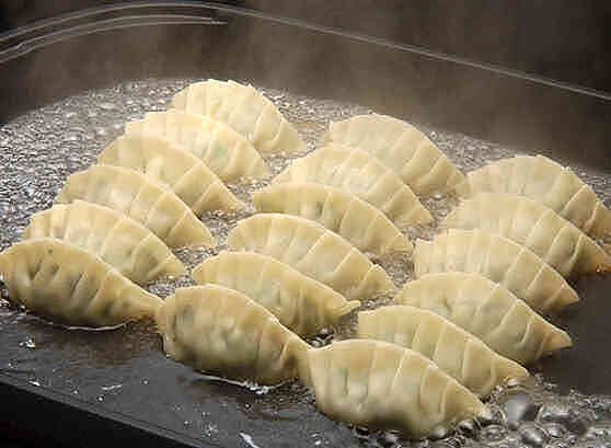 美味しい･大好き飲み会 🥟 餃子を作ろう 🥟 木曜の夜をアットホームに美味しく過ごす会 🍳 