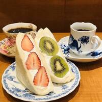 【早割中】こじんまりした老舗喫茶に行こう！おすすめはフルーツサンドです😺😺😺