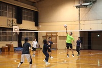 土曜の夜に気晴らしバレーボール🏐