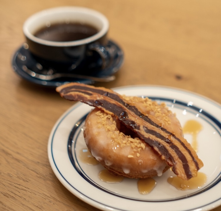 【20代限定】ホテル併設の揚げたてドーナツカフェに行こう🍩