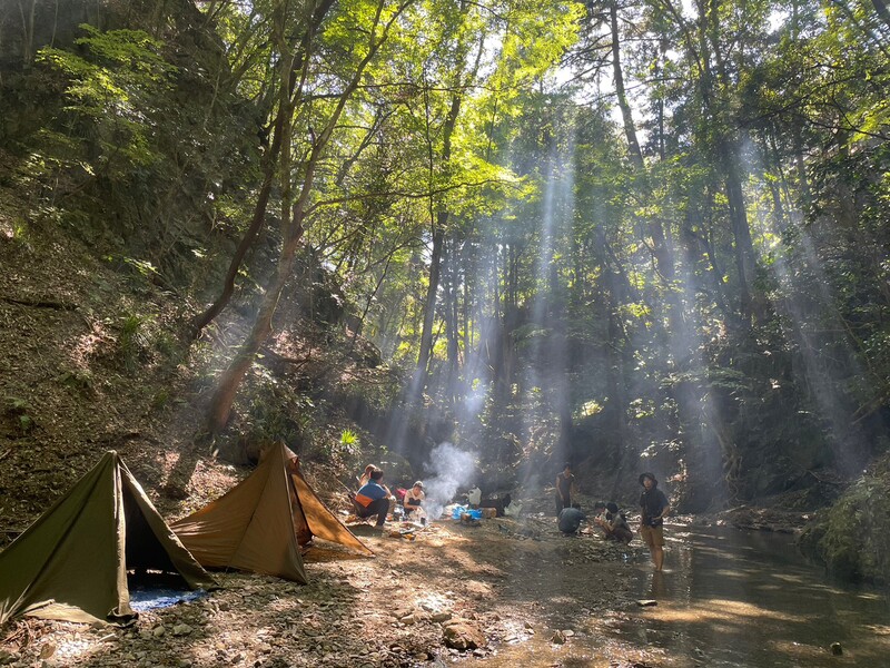 【テント無しOK】秘境で野宿しようぜ！⛺【ブッシュクラフト】