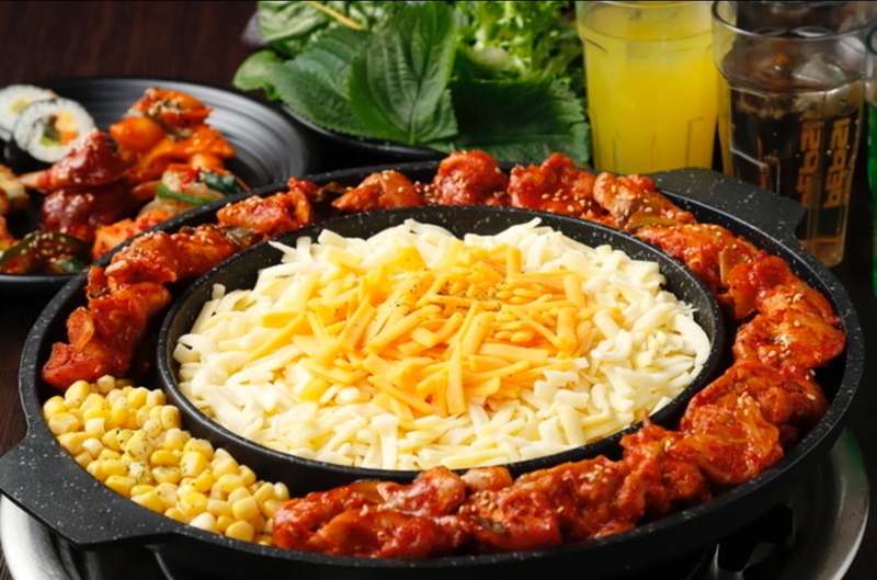【U35/男性参加可能‼️】新大久保で韓国料理満喫✨チーズタッカルビ食べ放題🍗