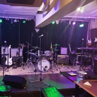 【2,30代中心】新宿の駅近のバーを貸し切りして、ゆる〜くみんなで歌と演奏を楽しむ会