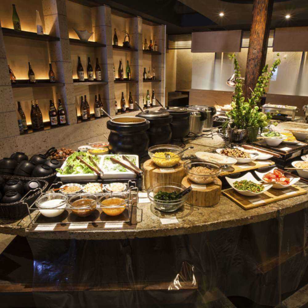 【女子会】隠れ家のようなおしゃれな空間で絶品ランチビュッフェ女子会🍽️