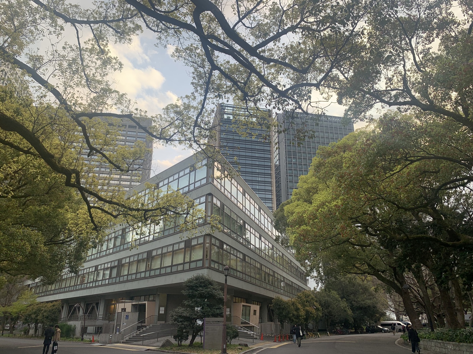 【30代後半40代中心】緑に囲まれた図書館で自習会
