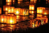 千鳥ケ淵灯籠流し（とうろう流し）：見るだけじゃつまらないので灯籠を購入します（19:00過ぎに灯籠を流す予定）
