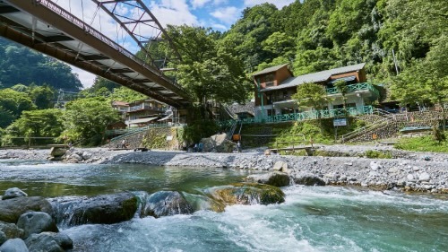 【女性募集中！！】夏本番！☀️奥多摩の清流で川遊び＆焚き火でほろ酔い🌱🍻