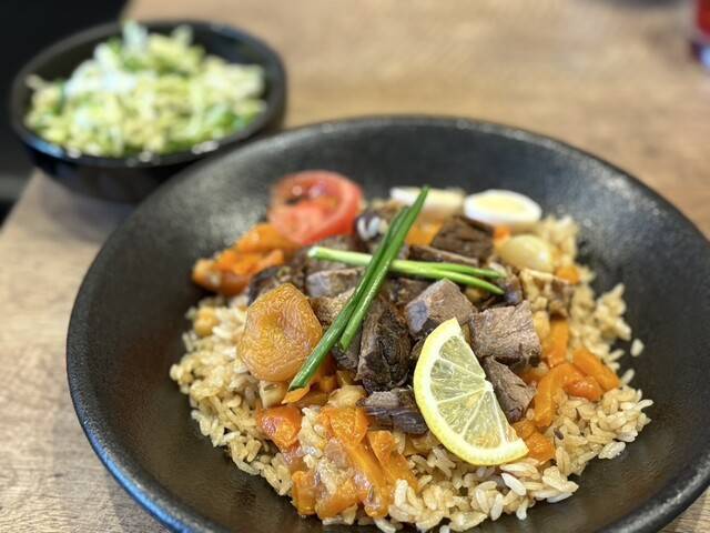 【早割中】ウズベキスタン×ロシア料理を食べに行こう！おすすめはローストビーフのボルシチです🐽🐽
