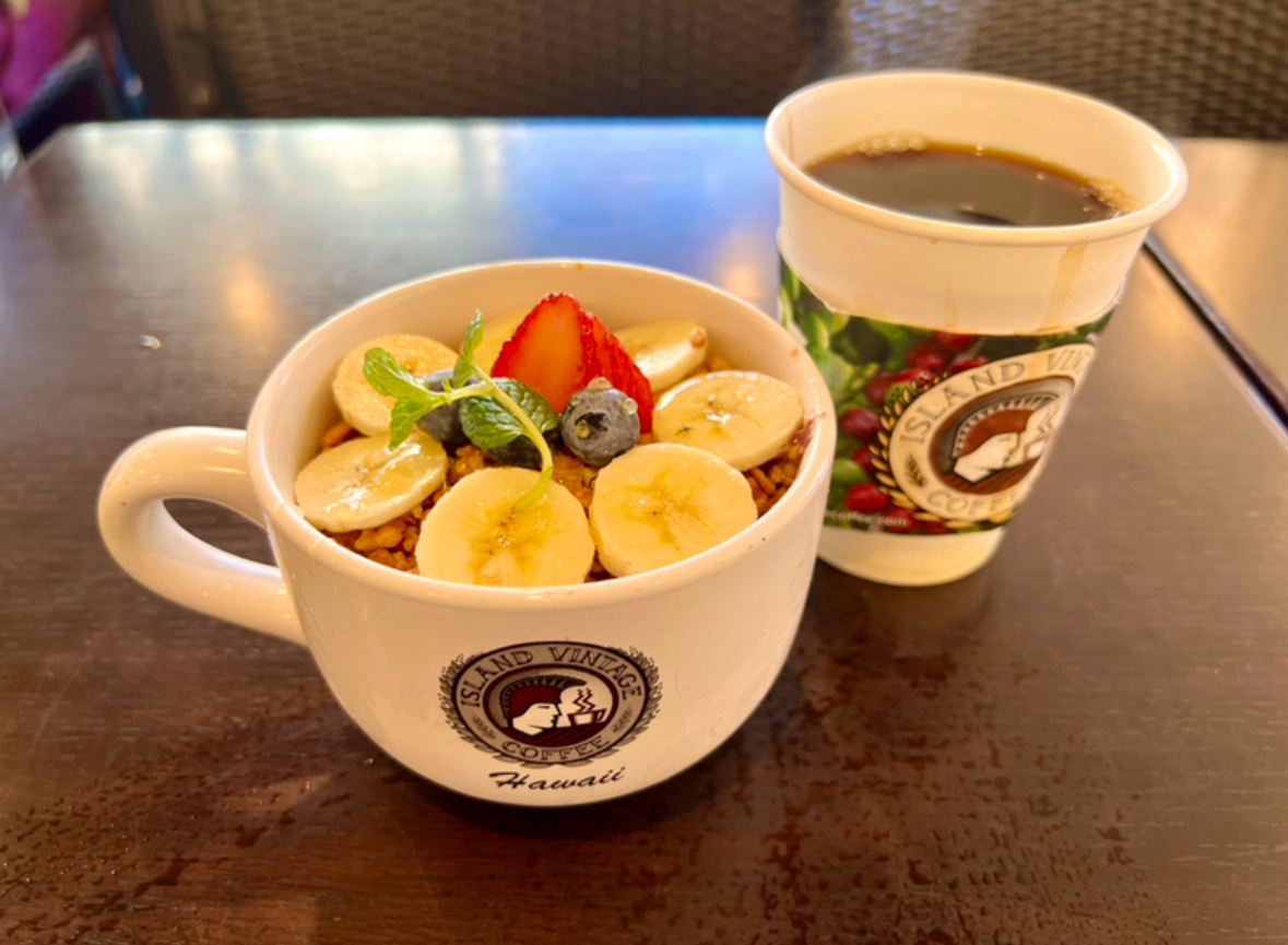 【夏休みを楽しもう☀️】涼しげなカフェでアサイーボウル🥣