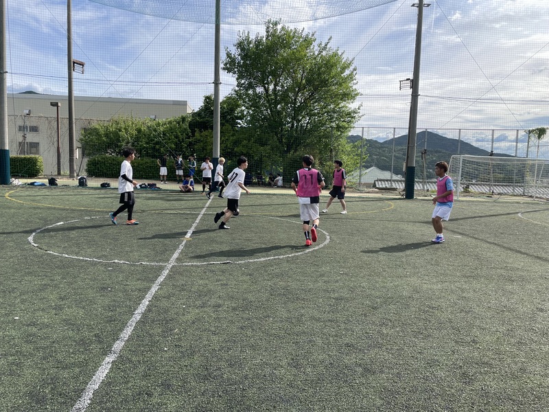 毎週木曜日フットサルをしよ！
BASIC久留米FUTSALでフットサル！