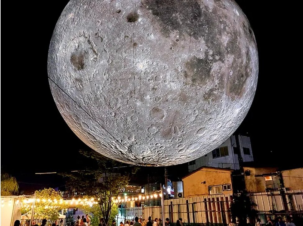 【雨天決行🙆‍♀️】【ムーンアートナイト下北沢🌙*ﾟ】都内に巨大な月が出現！？楽しみながらお散歩しましょ🐈🐾