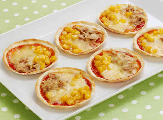 餃子の皮に好きな具材とチーズでピザに変化💭 餃子の皮でピザを作るオフ会 💓飲み放２時間＋楽しみ放題２時間✨