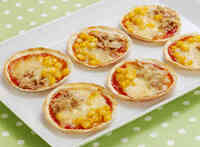 餃子の皮に好きな具材とチーズでピザに変化💭 餃子の皮でピザを作るオフ会 💓飲み放２時間＋楽しみ放題２時間✨