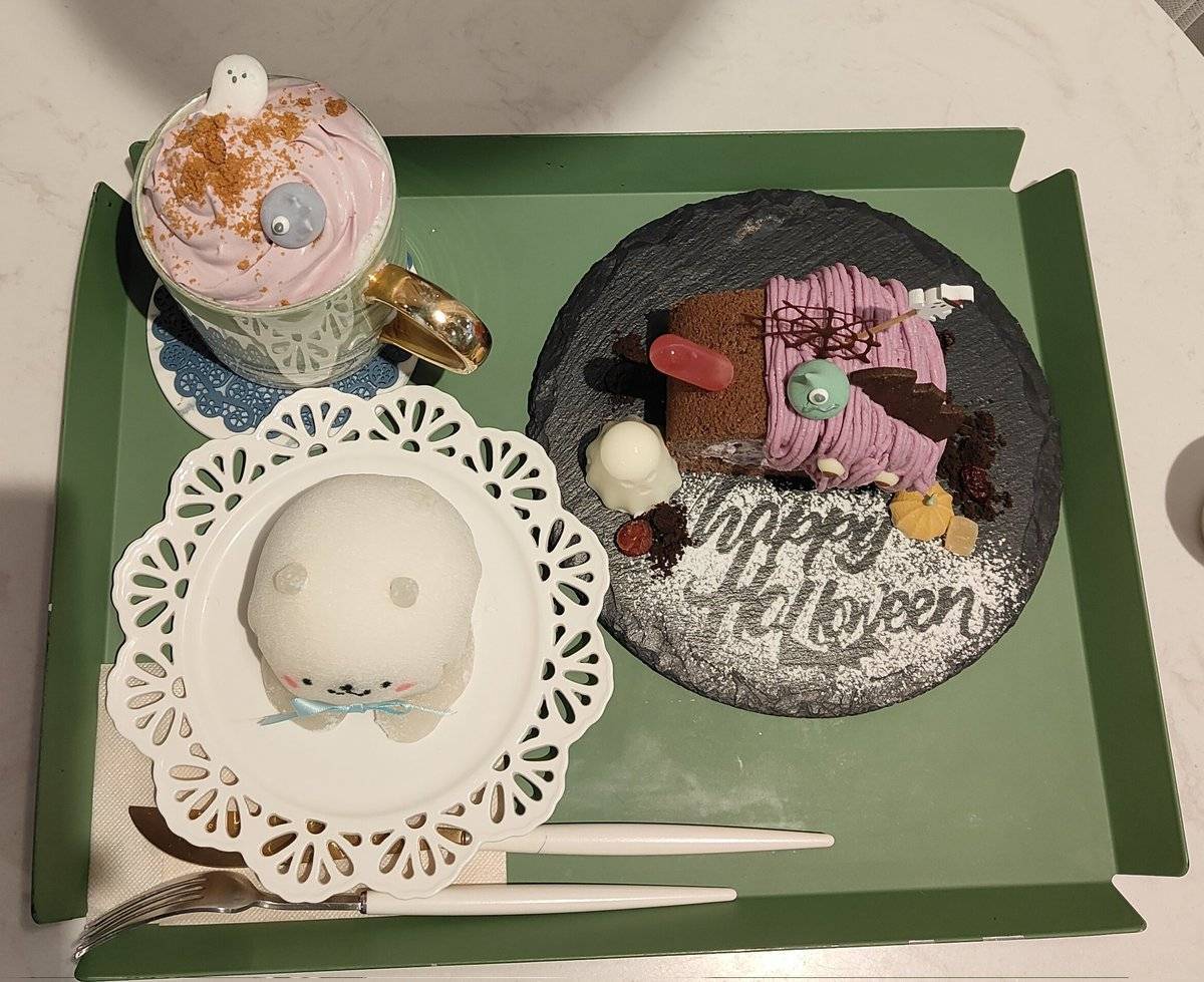 【20代30代限定】新大久保の映えるカフェに行こう！おすすめはハロウィンロールケーキ🐽🐽