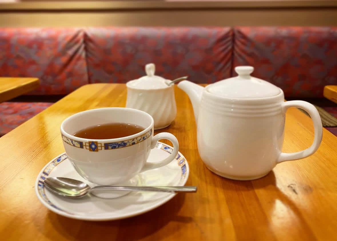 【20代・30代限定】ミルクティー界のレジェンド、渋谷にあり！✨ りんごパイとミルクティーと、ちょっといい時間。🍎🫖