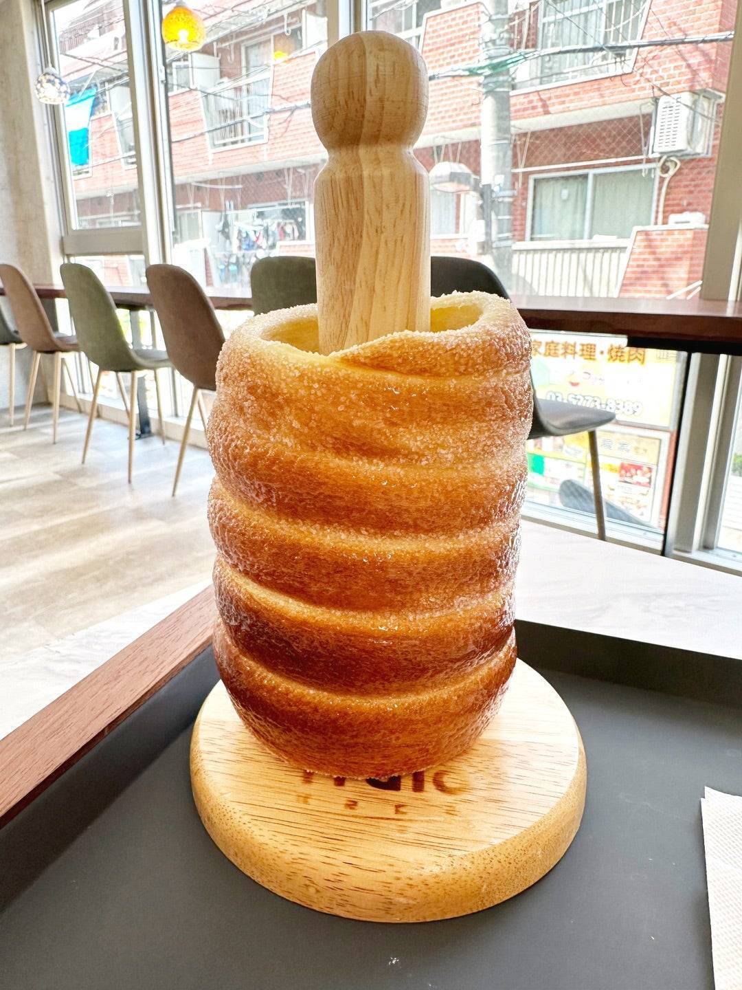 【20代30代限定】新大久保の名物カフェに行こう！煙突パンがおすすめです🐱🐱🐱