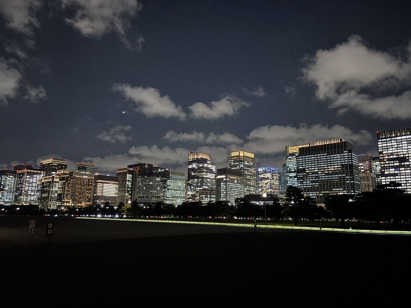 火曜夜のゆる散歩＠皇居外苑（10/28 19:30〜）