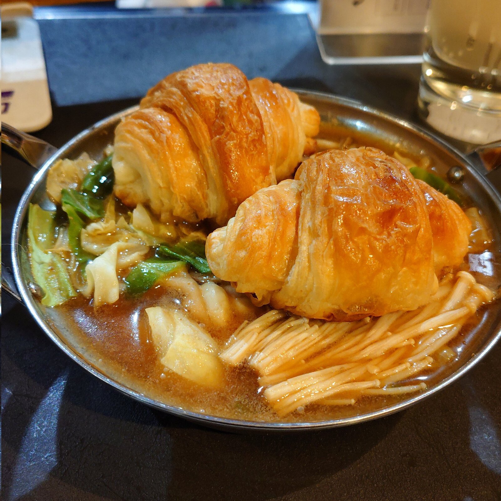 🐷🥐ここでしか食べられない！？クロワッサンが入った鍋！？名物クロワッサン鍋を味わうグルメ会🍲✨
