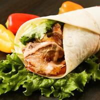 日本で人気の料理"ケバブラップ"を作って楽しもう！！🍀HAPPY MONDAY 😎気楽に毎週飲める仲間を作ろ✨