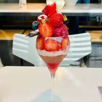 【20代30代限定】パフェ専門店に行こう！おすすめは苺と3種のチョコレート🎈🎈