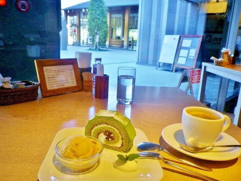 【20代30代限定】神社の中にあるカフェに行こう！あんバターサンド🌸🌸