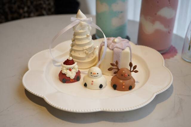 【20代30代限定】新大久保の映えるカフェに行こう！おすすめはクリスマス限定スイーツ🌺🌺