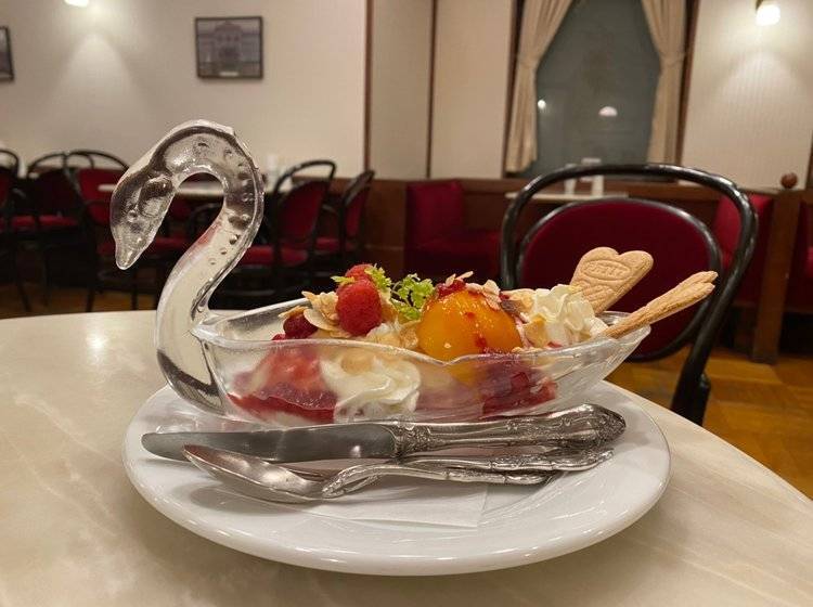 【早割中】ウィーンのようなカフェに行こう！おすすめはフルーツロールケーキ😽😽