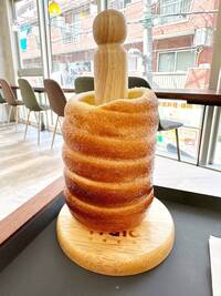 【20代30代限定】新大久保の名物カフェに行こう！煙突パンがおすすめです🐱🐱🐱