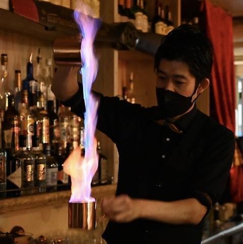 【20代30代限定】劇場をテーマにしたカクテルバーに行こう！おすすめはアラジンの香水🍭🍭