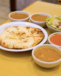 【下北沢ランチ】チーズナン食べ放題!!ハニーチーズナンも有り!