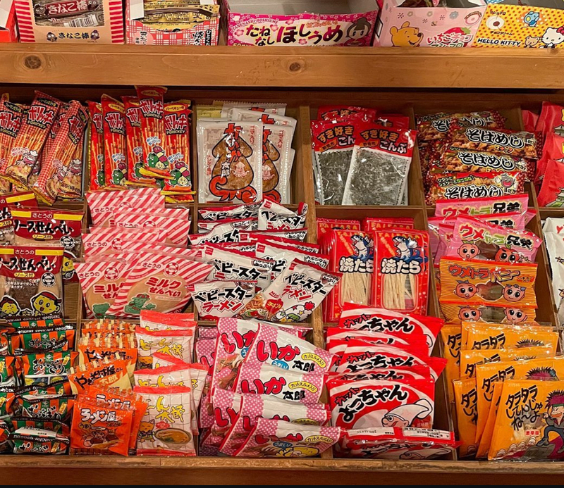 【🍭20〜30代前半女子限定🍭】駄菓子食べ放題のバーに行こう❣️