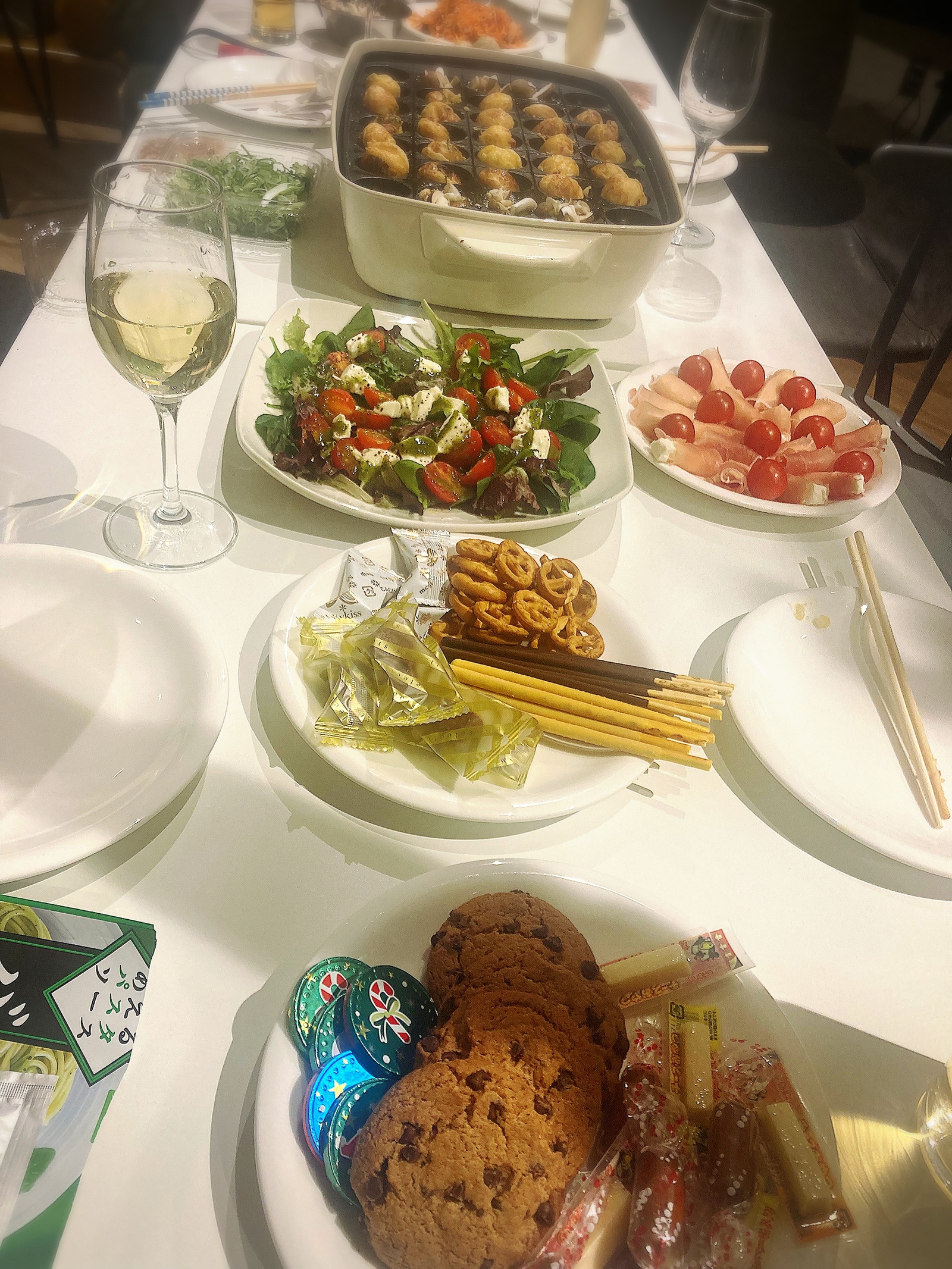 【12/19(金)新大久保レンタルスペース🎄】満席必至！貸切クリパ＆タコパ飲み会で冬を120%楽しもう✨