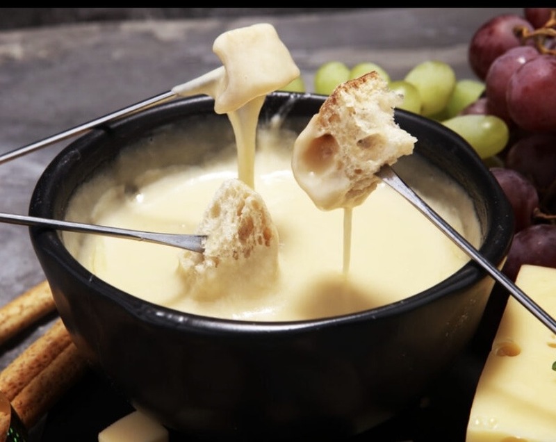 チーズフォンデュと肉寿司食べる会