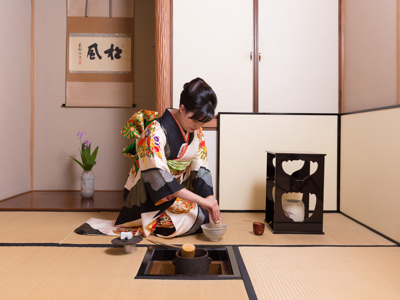 第2土/茶道部15:30-17:30ぐらい？和や何か作るのが好きなのでもです一人参加も安心・和の心いかがですか？