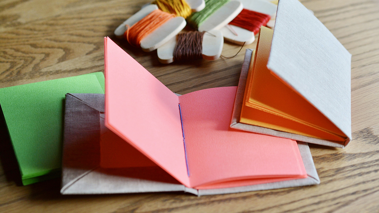 フランス装の小さな糸綴じノート