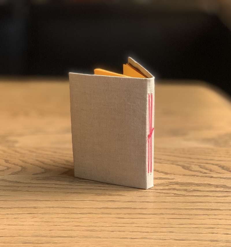 フランス装の小さな糸綴じノート