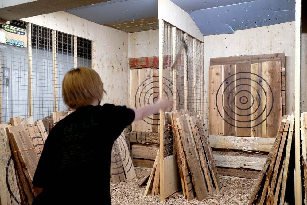 【早割中】非日常ではない流行りの斧投げに行こう😸😸