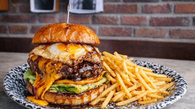 『20代30代限定』絶品グルメバーガーを食べに行こう！おすすめはトリプルチーズバーガーです🌷🌷