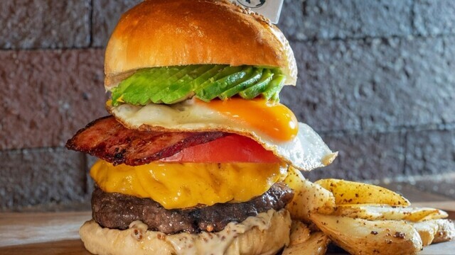 『20代30代限定』世界のグルメバーガーを食べに行こう！おすすめはボルケーノバーガー🐱