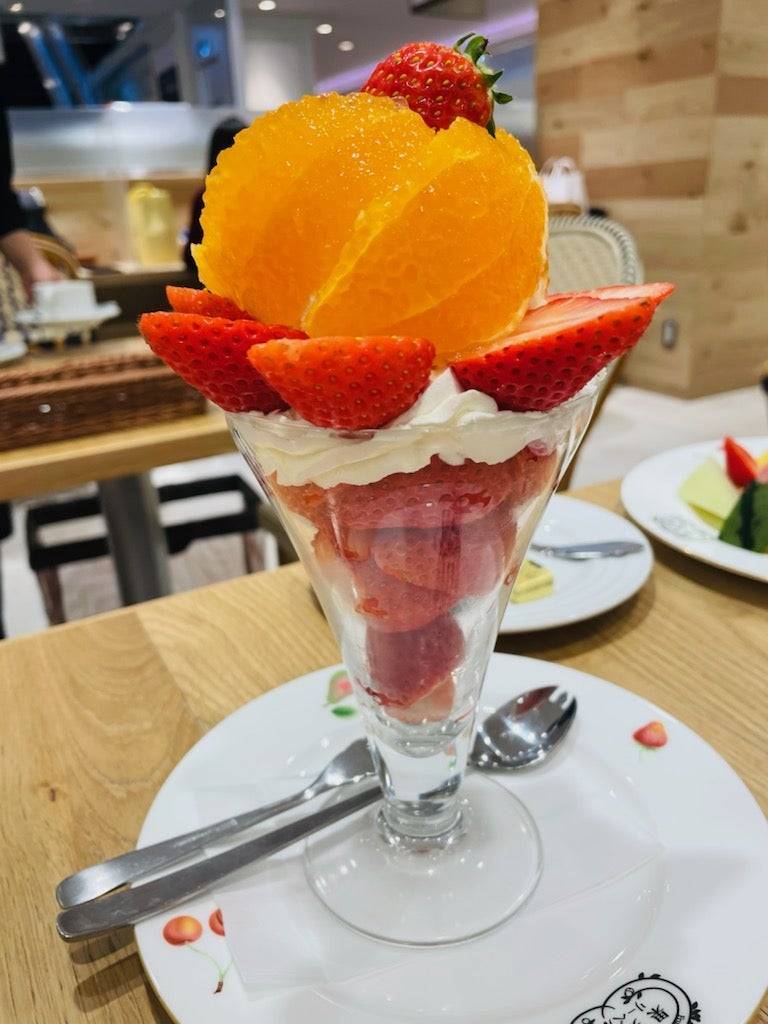 【20代30代限定】原宿スイーツカフェに行こう！おすすめはいちごパフェです😽😽