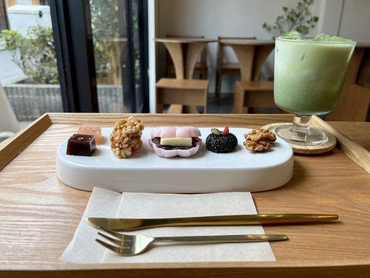 【20代30代限定】新大久保のお洒落カフェに行こう！おすすめはあんバターモナカ🌻🌻