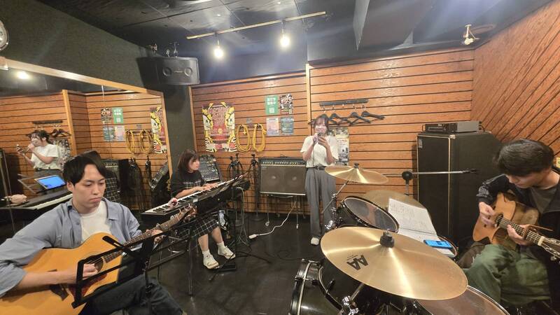 音楽スタジオでJ-popを演奏する会（遊び、アコースティック）