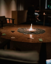 穴場スポット✨ お洒落なホテルラウンジで特別な一杯と焚き火を楽しむバー会 🍸