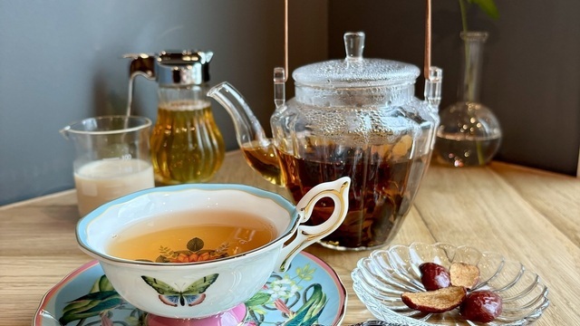 仕事終わりの疲れを癒す💚🫧 薬膳茶と国産酒が堪能できるBARでほっと一息しよう😌💭