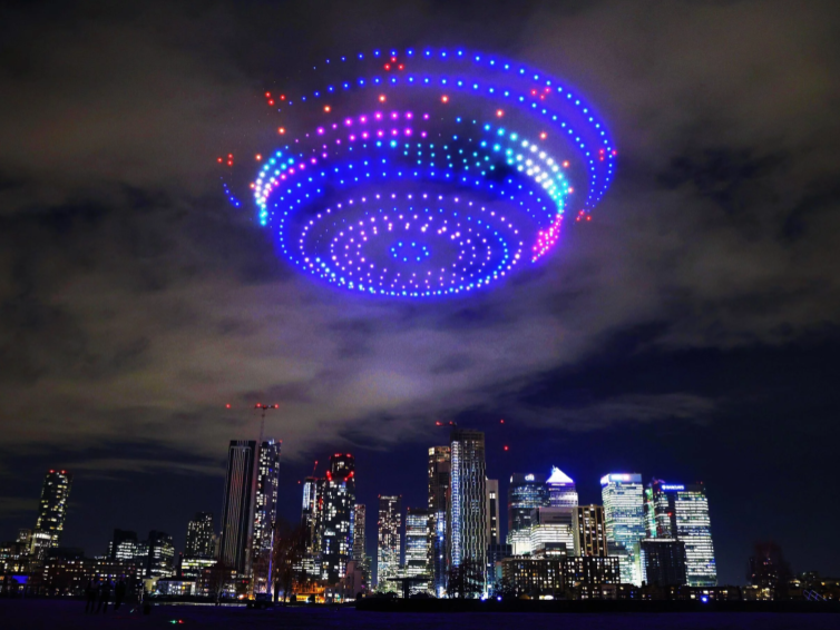 隅田川で夜景とドロンショーと夜散歩を楽しもう！