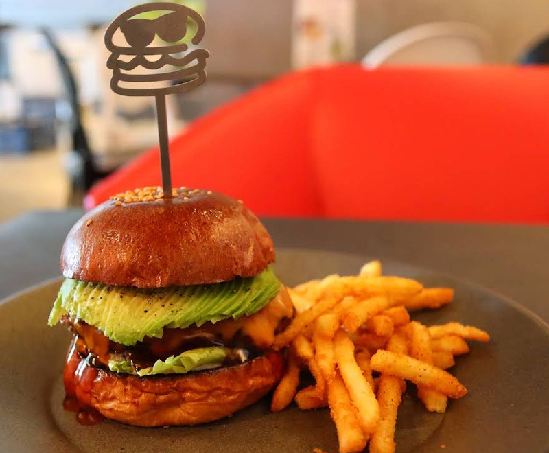 🧡豪華ハンバーガーでランチ🍔🍽️〔tbz 覚王山〕